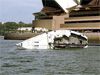 Jacht gekapseist voor Sydney Opera House (c) ABC TV